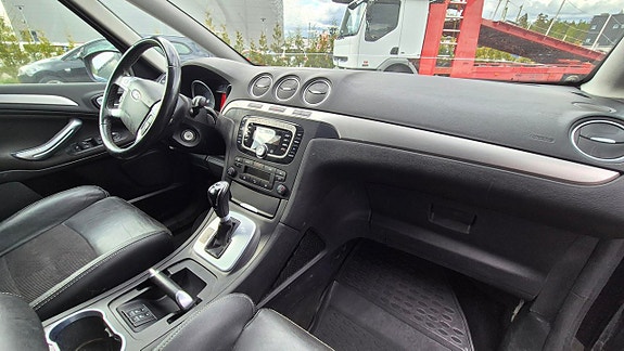 Ford S-MAX 4 of 5