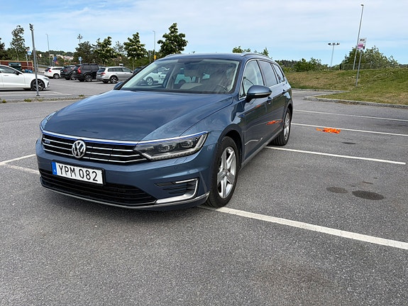 Volkswagen Passat 2 of 5