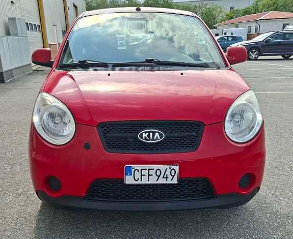 Kia Picanto 7 of 15