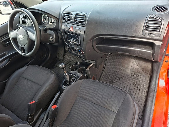 Kia Picanto 10 of 15