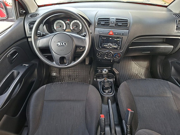 Kia Picanto 9 of 15