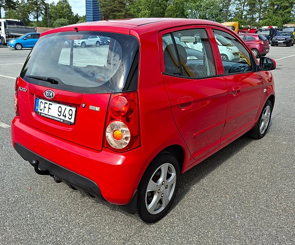 Kia Picanto 4 of 5