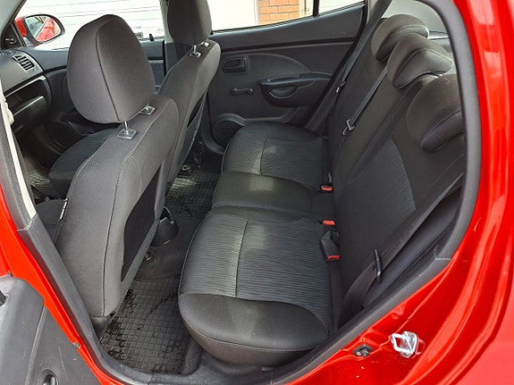 Kia Picanto 12 of 15