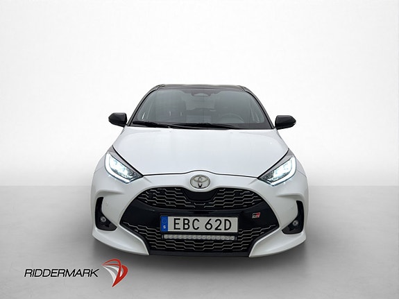 Toyota Yaris 2 of 30