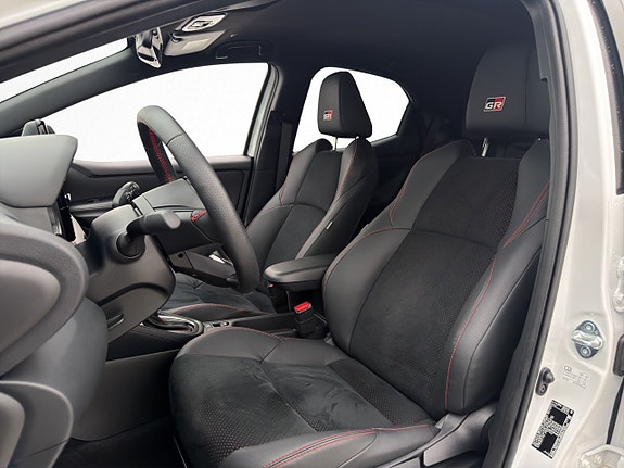 Toyota Yaris 11 of 30