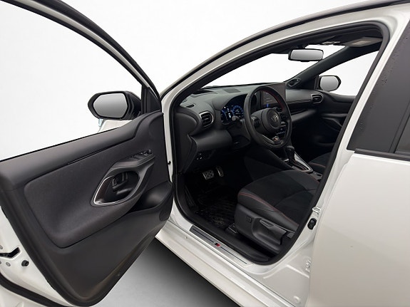 Toyota Yaris 10 of 30