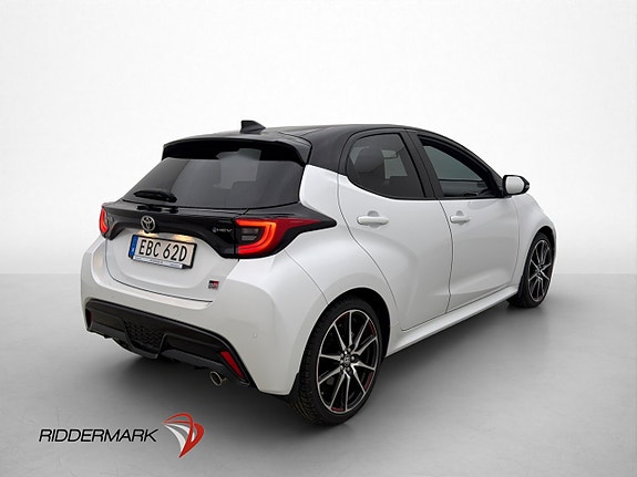 Toyota Yaris 8 of 30