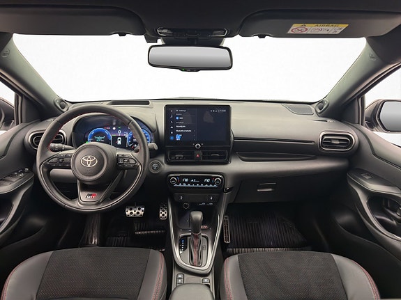 Toyota Yaris 12 of 30