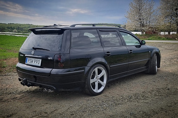 Volkswagen Passat 2 of 5