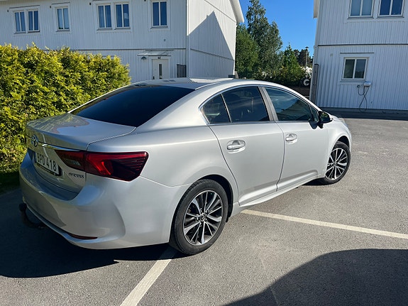 Toyota Avensis 4 of 5