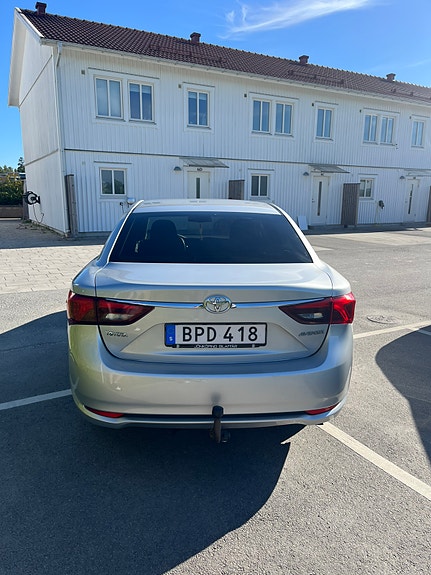 Toyota Avensis 3 of 5
