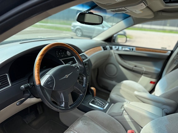 Chrysler Pacifica 6 of 10