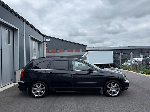 Chrysler Pacifica 2 of 10