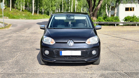 Volkswagen UP! 2 of 5