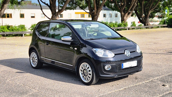Volkswagen UP! 3 of 5
