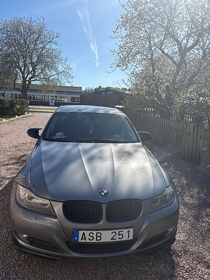 BMW 320d 2 of 5