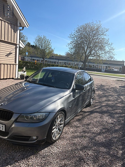 BMW 320d 3 of 5