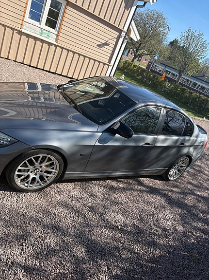 BMW 320d 4 of 5