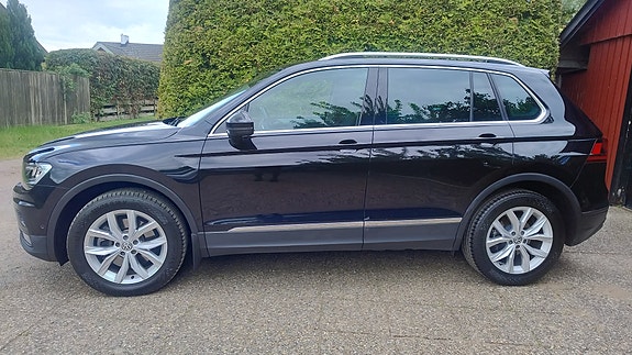 Volkswagen Tiguan 2 of 4