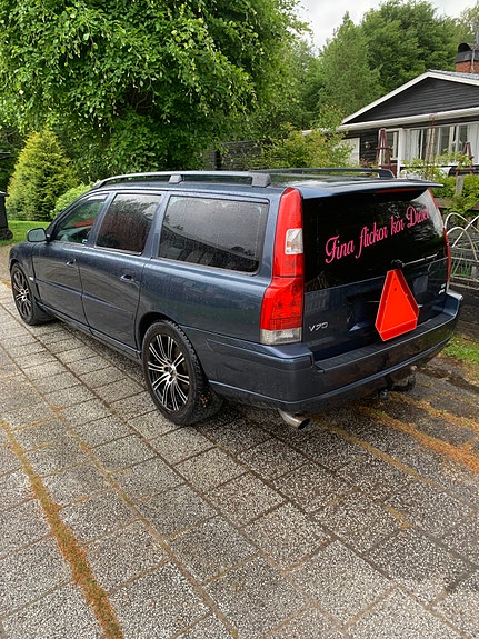 Volvo V70 3 of 5