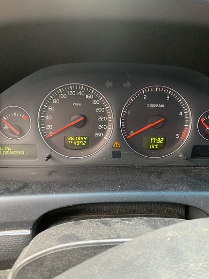 Volvo V70 4 of 5
