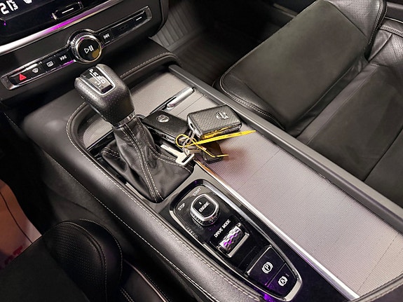 Volvo V90 26 of 30