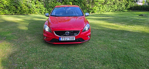 Volvo V40 2 of 10