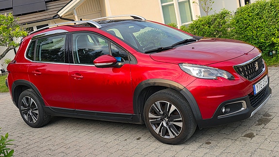 Peugeot 2008 2 of 5
