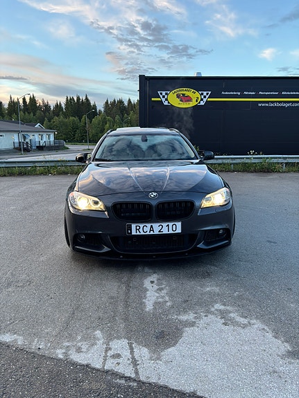 BMW 530xd 3 of 5
