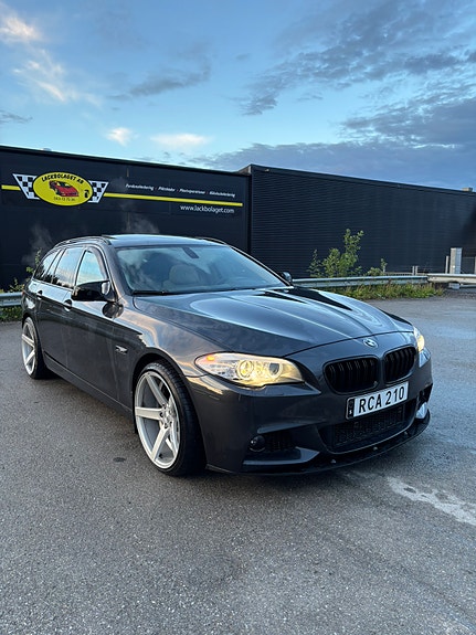 BMW 530xd 4 of 5