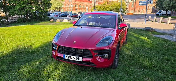 Porsche Macan GTS 4 of 5