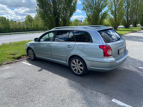 Toyota Avensis 3 of 5