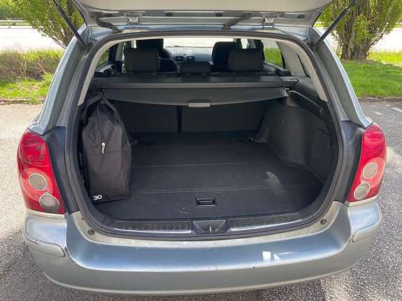 Toyota Avensis 5 of 5