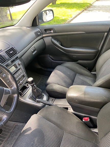 Toyota Avensis 7 of 9