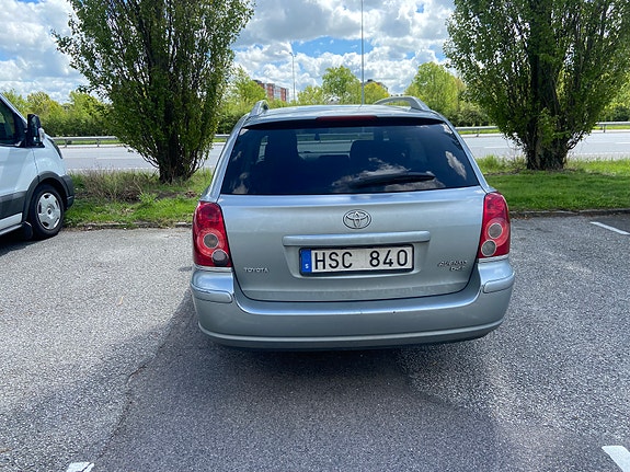 Toyota Avensis 4 of 5