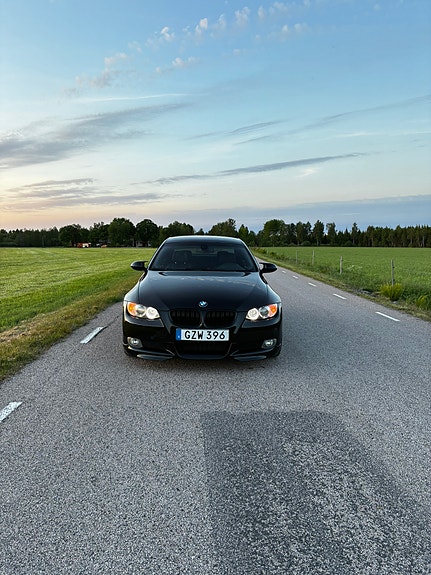 BMW 325d 2 of 5