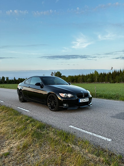 BMW 325d 3 of 5