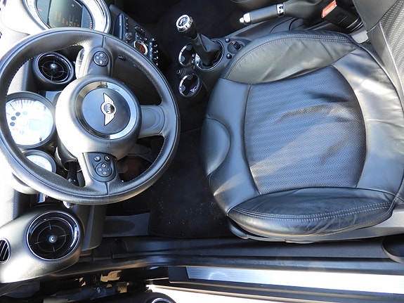 MINI Cooper 4 of 5