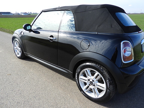 MINI Cooper 2 of 5
