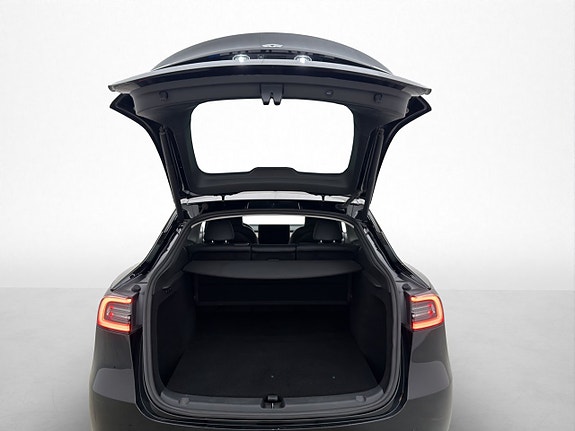 Tesla Model Y 11 of 26