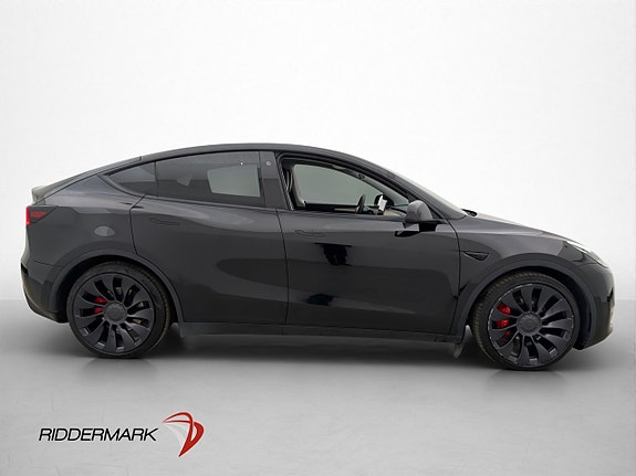 Tesla Model Y 10 of 26