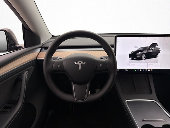 Tesla Model Y 15 of 26