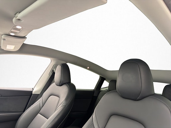 Tesla Model Y 17 of 26
