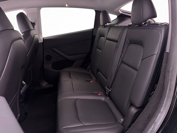 Tesla Model Y 13 of 26