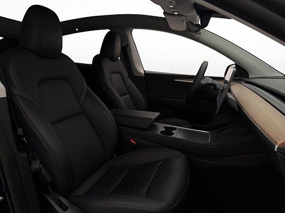 Tesla Model Y 12 of 26
