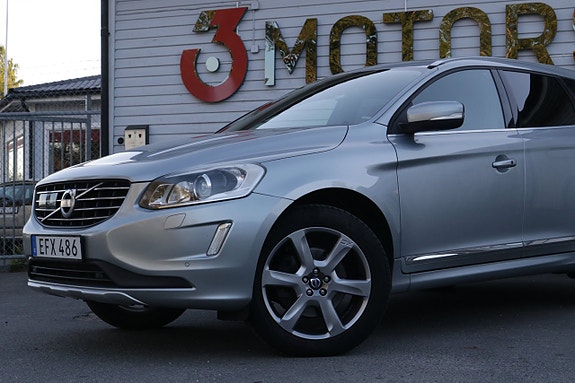 Volvo XC60 2 of 5