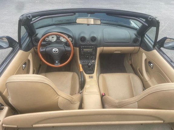 Mazda MX-5 5 of 6