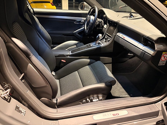 Porsche 911 Carrera S 8 of 18