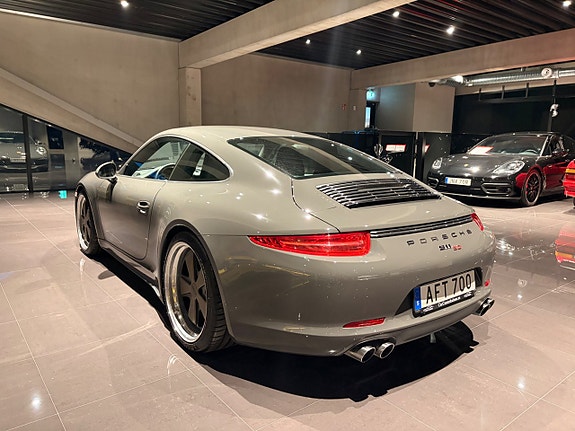Porsche 911 Carrera S 7 of 18