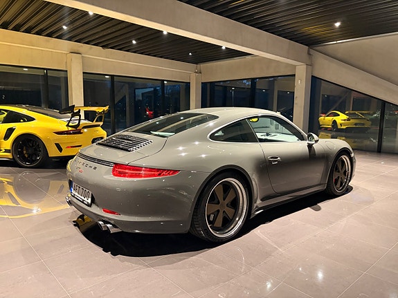 Porsche 911 Carrera S 5 of 5